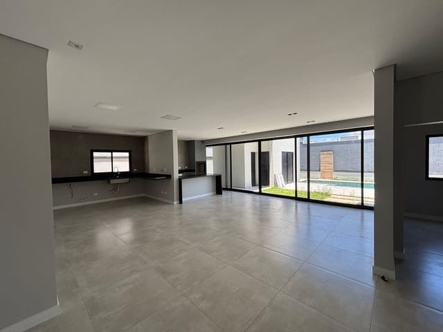 Casa com 450m² 3 quartos e 4 banheiros, à venda ou para alugar, no bairro Colinas do Paratehy em São José dos Campos