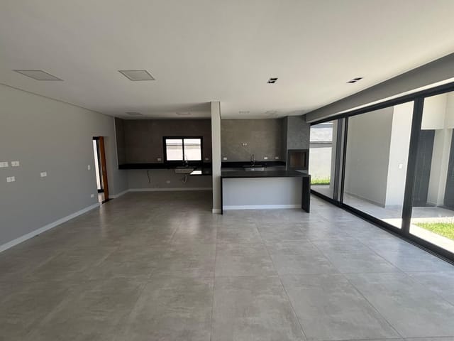 Casa com 450m² 3 quartos e 4 banheiros, à venda ou para alugar, no bairro Colinas do Paratehy em São José dos Campos