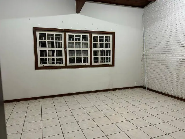 Casa com 305m² 4 quartos e 2 banheiros, para alugar, no bairro Jardim Bela Vista em Campinas