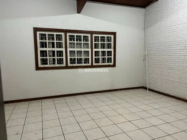 Casa com 305m² 4 quartos e 2 banheiros, para alugar, no bairro Jardim Bela Vista em Campinas