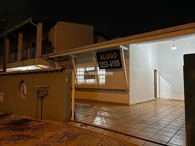 Casa com 305m² 4 quartos e 2 banheiros, para alugar, no bairro Jardim Bela Vista em Campinas