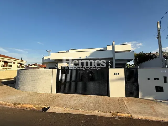 Casa com 682m² 3 quartos e 5 banheiros, à venda, no bairro Jardim de Itapoan em Paulínia