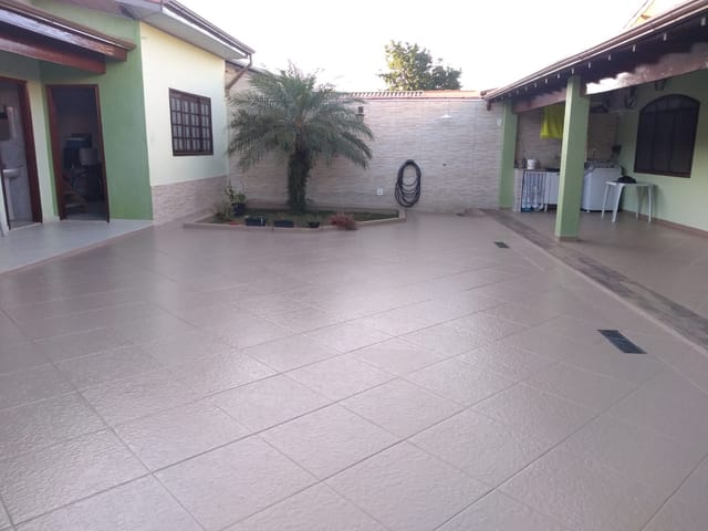 Casa com 300m² 3 quartos e 2 banheiros, à venda, no bairro Cooperi em Guaratinguetá