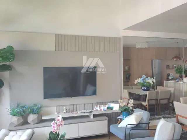 Casa com 255m² 3 quartos e 3 banheiros, à venda, no bairro Oficinas em Ponta Grossa