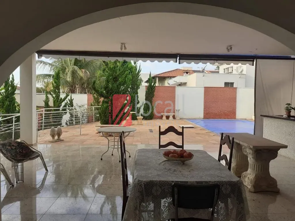 Casa com 5 quartos à venda, 610m² — foto 2 de 11