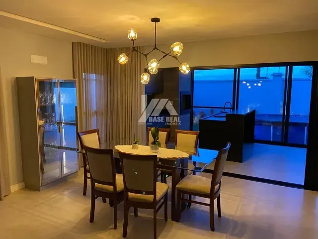 Casa com 300m² 3 quartos e 4 banheiros, à venda, no bairro Jardim Carvalho em Ponta Grossa