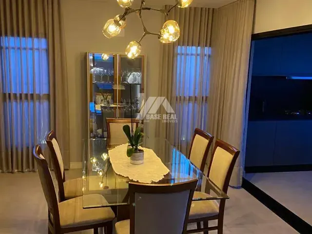 Casa com 300m² 3 quartos e 4 banheiros, à venda, no bairro Jardim Carvalho em Ponta Grossa