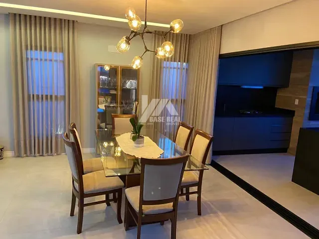Casa com 300m² 3 quartos e 4 banheiros, à venda, no bairro Jardim Carvalho em Ponta Grossa