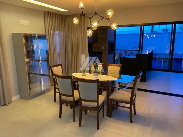 Casa com 300m² 3 quartos e 4 banheiros, à venda, no bairro Jardim Carvalho em Ponta Grossa
