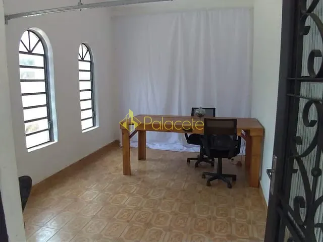 Casa com 257m² 3 quartos e 1 banheiro, à venda, no bairro Santana em Pindamonhangaba