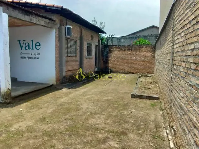 Casa com 257m² 3 quartos e 1 banheiro, à venda, no bairro Santana em Pindamonhangaba