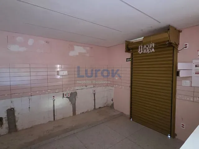 Casa com 270m², para alugar, no bairro Vila Embare em Valinhos