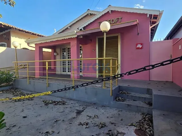 Casa com 270m², para alugar, no bairro Vila Embare em Valinhos
