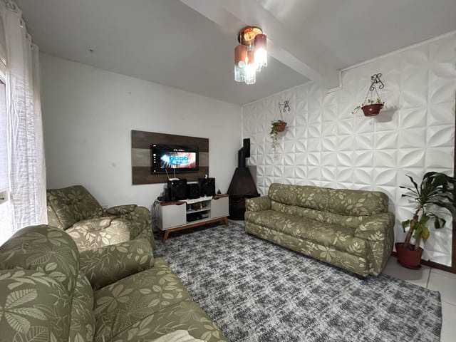 Casa com 155m² 2 quartos e 2 banheiros, à venda, no bairro Três Vendas em Pelotas