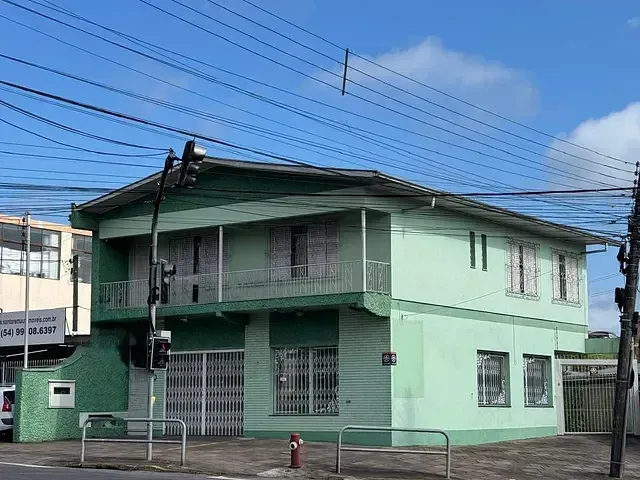 Casa 3 quartos e 4 banheiros, à venda, no bairro Santa Catarina em Caxias do Sul