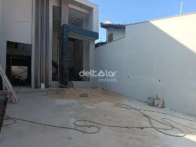 Casa com 180m² 4 quartos e 3 banheiros, à venda, no bairro Planalto em Belo Horizonte