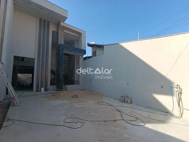 Casa com 180m² 4 quartos e 3 banheiros, à venda, no bairro Planalto em Belo Horizonte
