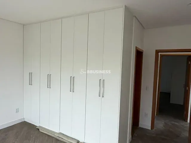 Casa com 300m² 4 quartos e 5 banheiros, à venda, no bairro Jardim Ypê em Paulínia