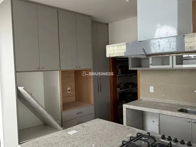 Casa com 300m² 4 quartos e 5 banheiros, à venda, no bairro Jardim Ypê em Paulínia