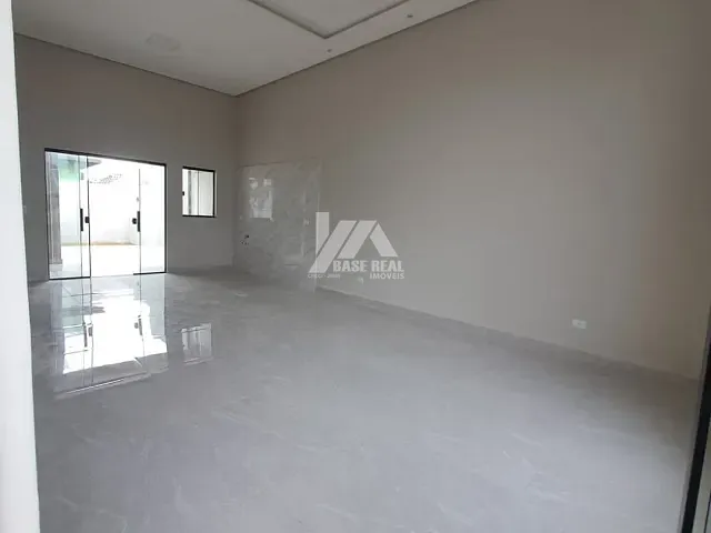 Casa com 240m² 3 quartos e 2 banheiros, à venda, no bairro Cará-cará em Ponta Grossa
