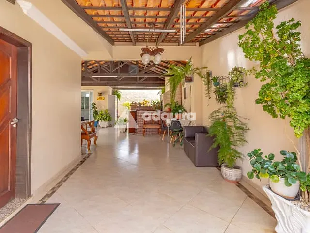 Casa com 462m² 3 quartos e 3 banheiros, à venda, no bairro Orfãs em Ponta Grossa