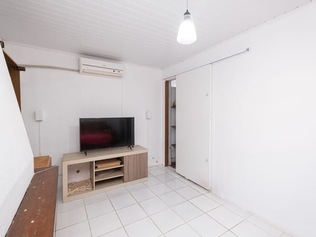 Foto do Casa - Casa á venda no Moradas Pelotas 1! 2 quartos, lareira charmosa, vaga e ótima posição na alameda. Conforto, privacidade e praticidade em um só lugar! | UP Imóveis