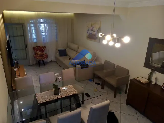 Casa 3 quartos e 2 banheiros, à venda, no bairro Jardim das Indústrias em São José dos Campos