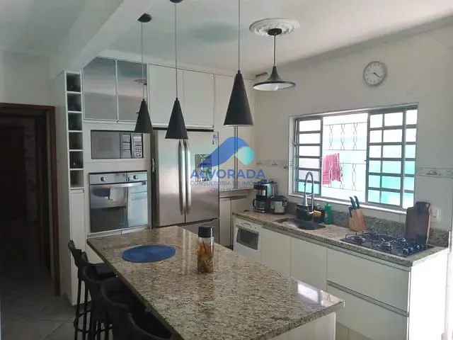 Casa 3 quartos e 2 banheiros, à venda, no bairro Jardim das Indústrias em São José dos Campos