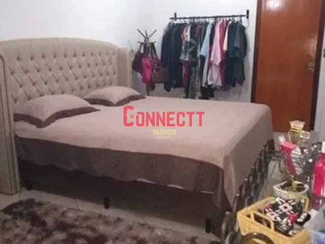 Casa com 300m² 4 quartos e 4 banheiros, à venda, no bairro Parque Residencial Candido Portinari em Ribeirão Preto