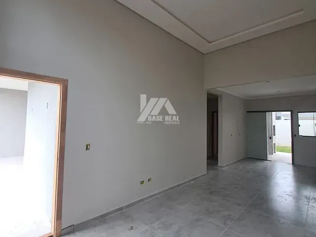 Casa com 240m² 3 quartos e 2 banheiros, à venda, no bairro Cará-cará em Ponta Grossa