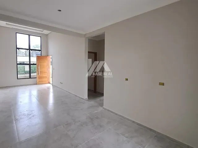 Casa com 240m² 3 quartos e 2 banheiros, à venda, no bairro Cará-cará em Ponta Grossa