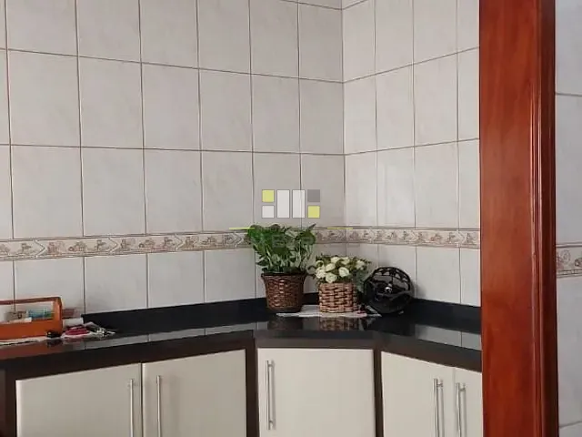 Casa com 301m² 3 quartos e 2 banheiros, à venda, no bairro Jardim Macarenko em Sumaré