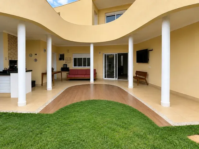 Casa com 434m² 4 quartos e 3 banheiros, à venda, no bairro Swiss Park em Campinas