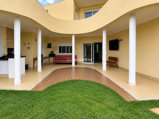 Casa com 434m² 4 quartos e 3 banheiros, à venda, no bairro Swiss Park em Campinas