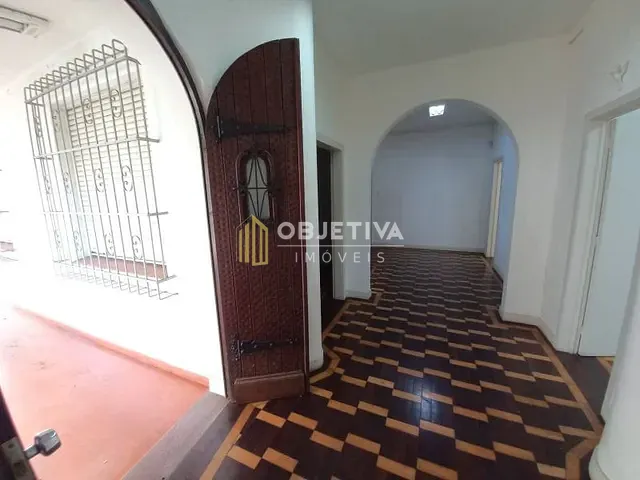 Casa 3 quartos e 2 banheiros, para alugar, no bairro Moinhos de Vento em Porto Alegre