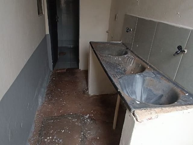 Foto do Casa - Casa com 1 dormitório para alugar, 89 m² por R$ 550,00 - Tutunas - Uberaba/MG | ZUCATO IMOBILIARIA LTDA