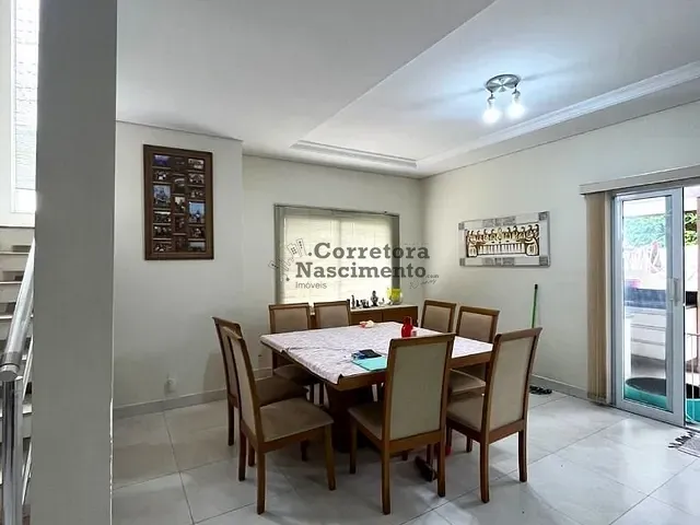 Casa com 430m² 4 quartos e 4 banheiros, à venda ou para alugar, no bairro Vila Branca em Jacareí