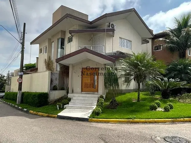 Casa com 430m² 4 quartos e 4 banheiros, à venda ou para alugar, no bairro Vila Branca em Jacareí