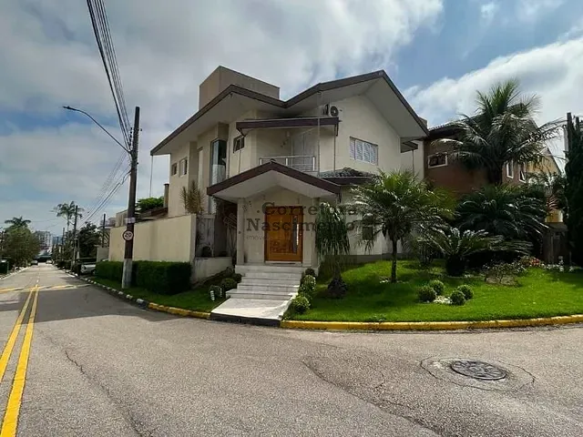 Casa com 430m² 4 quartos e 4 banheiros, à venda ou para alugar, no bairro Vila Branca em Jacareí