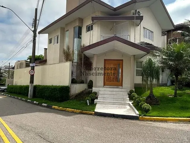 Casa com 430m² 4 quartos e 4 banheiros, à venda ou para alugar, no bairro Vila Branca em Jacareí