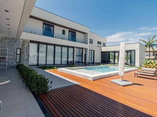 Casa com 1269m² 6 quartos e 8 banheiros, à venda ou para alugar, no bairro Condomínio Chácara Serimbura em São José dos Campos
