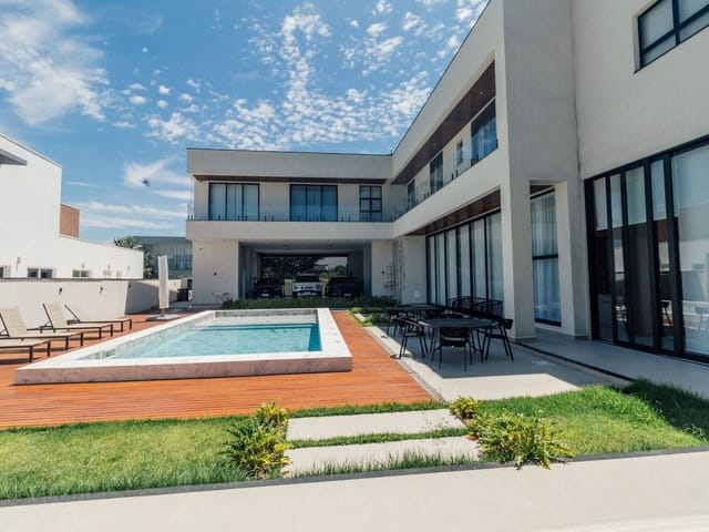 Casa com 1269m² 6 quartos e 8 banheiros, à venda ou para alugar, no bairro Condomínio Chácara Serimbura em São José dos Campos