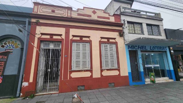 Casa com 210m² 4 quartos e 2 banheiros, à venda, no bairro Centro em Pelotas