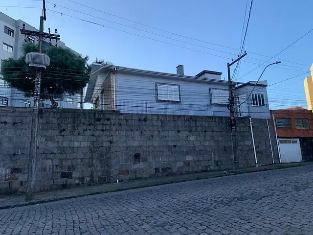 Casa 4 quartos e 2 banheiros, à venda, no bairro Santa Catarina em Caxias do Sul