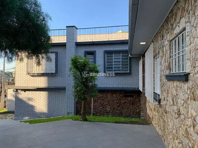 Casa 4 quartos e 2 banheiros, à venda, no bairro Santa Catarina em Caxias do Sul