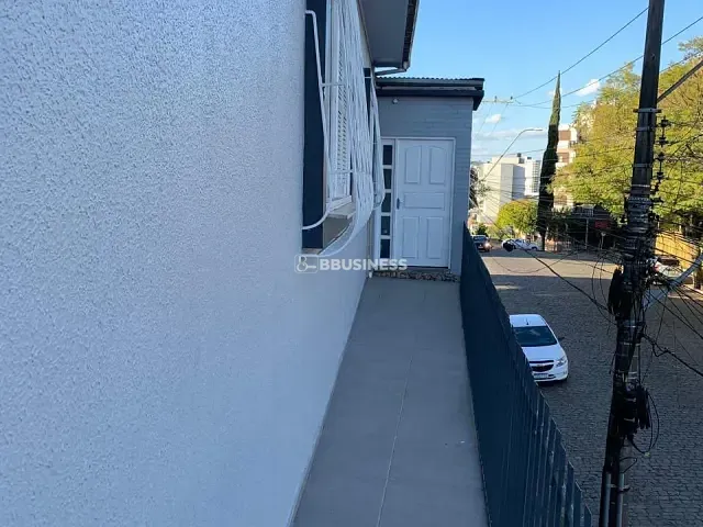 Casa 4 quartos e 2 banheiros, à venda, no bairro Santa Catarina em Caxias do Sul