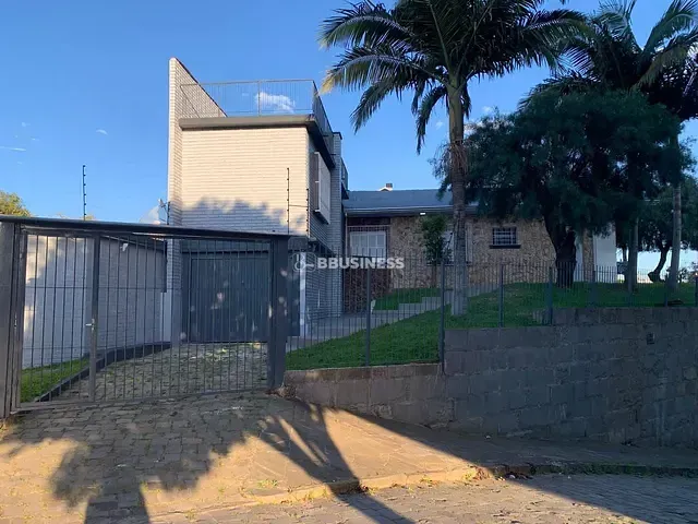 Casa 4 quartos e 2 banheiros, à venda, no bairro Santa Catarina em Caxias do Sul