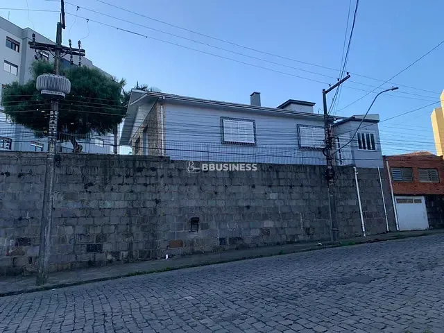 Casa 4 quartos e 2 banheiros, à venda, no bairro Santa Catarina em Caxias do Sul