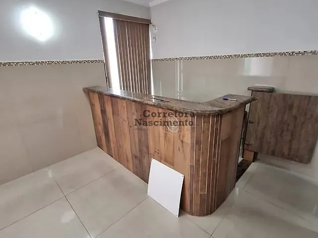 Casa com 160m², para alugar, no bairro Vila Pinheiro em Jacareí