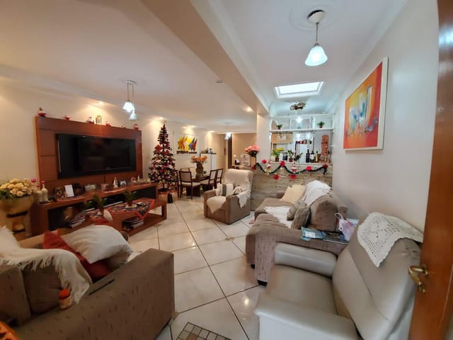Casa com 173m² 2 quartos e 2 banheiros, à venda, no bairro Parque São Cristóvão em Taubaté